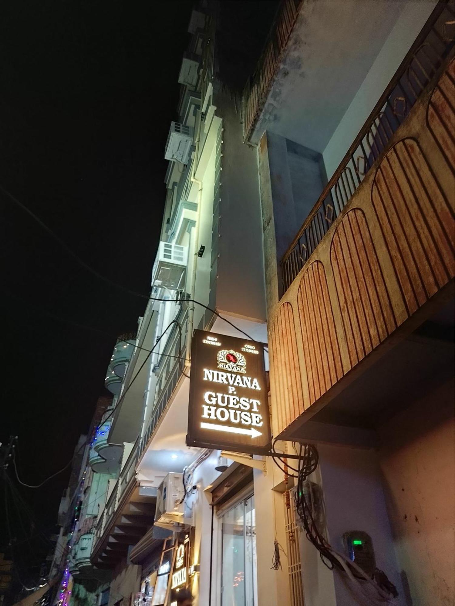 Nirvana Family Guest House - Varanasi — Photos 1